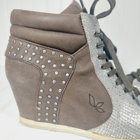 KOOLABURRA UGG Tan Leather Studded Wedge Sneakers Booties E511 - Picture 9 of 14